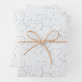 エレガントな装飾的なシルバーのハートチャームが白地に ラッピングペーパーシート