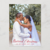 エレガントな赤いスクリプトの写真 現代の新婚夫婦のためのクリスマス シーズンポストカード (正面)