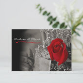 エレガントな赤いバラのブラック＆ホワイトのウェディング 招待状 (スタンド正面)