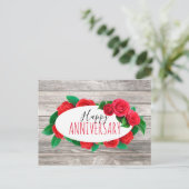 エレガントな赤いバラの花輪 - 木製背景 - ハッピーアニバーサリー ポストカード (スタンド正面)