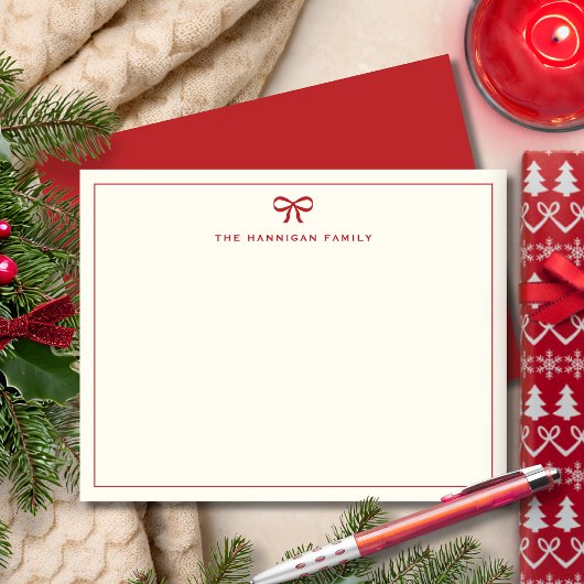 エレガントな赤いリボン カスタム ファミリー ネーム ノートカード