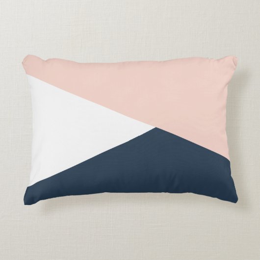 エレガントな赤面のピンク及び濃紺の幾何学的な三角形 アクセントクッション (正面)