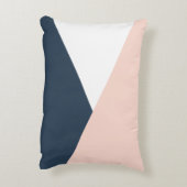 エレガントな赤面のピンク及び濃紺の幾何学的な三角形 アクセントクッション (裏面(縦))