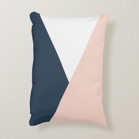 エレガントな赤面のピンク及び濃紺の幾何学的な三角形 アクセントクッション (裏面(縦))