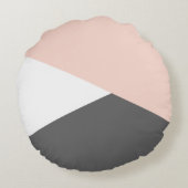 エレガントな赤面のピンク及び灰色の幾何学的な三角形 ラウンドクッション (裏面)