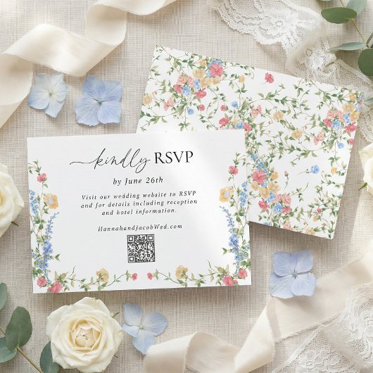 エレガントな野生の花の結婚式QRコードRSVPカード 出欠カード