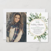 エレガントな金ゴールドおよびユーカリの大人の誕生日の写真 招待状 (正面)