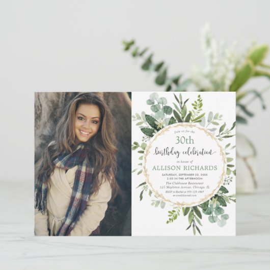 エレガントな金ゴールドおよびユーカリの大人の誕生日の写真 招待状 (スタンド正面)