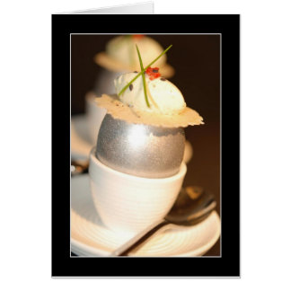 エレガントな銀製の卵