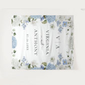 エレガントな青いアジサイと白いバラの花のウェディング タペストリー (正面(横))