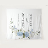 エレガントな青いハイドランジアと白いバラの花のウェディング タペストリー (正面(横))