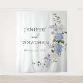 エレガントな青いハイドランジアと白いバラの花のウェディング タペストリー (正面)