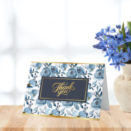 エレガントな青いバラの白い模様の コテージコア サンキューカード