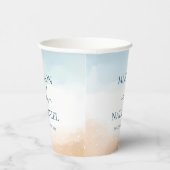 エレガントな青い海のビーチの砂浜でのウェディング 紙コップ (右)