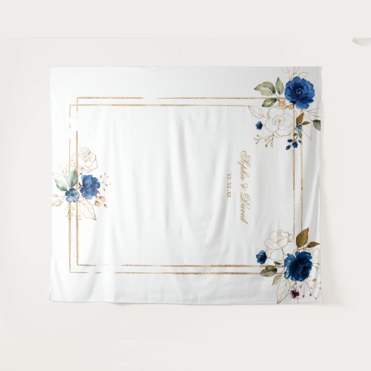 エレガントな青い花のゴールド ウェディング フォトブース タペストリー (正面(横))