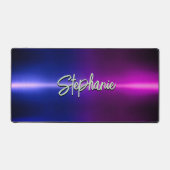 エレガントな青とピンクのオンブレ モノグラム デスクマット (正面)