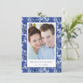 エレガントな青と白のヴィンテージ花柄チンツ 招待状 (スタンド正面)