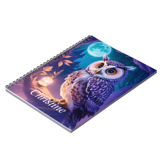 エレガントな青紫の魔法のフクロウのコミックAIアート ノートブック (左側)