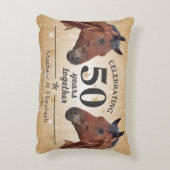 エレガントな馬のカスタムな金ゴールド第50の結婚記念日 アクセントクッション (裏面(縦))