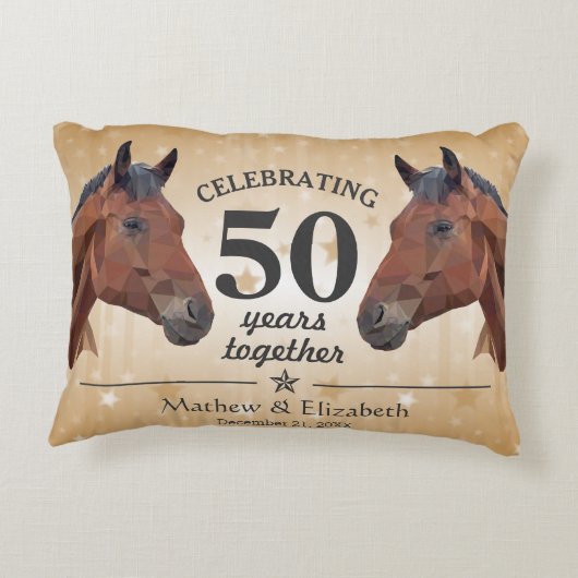 エレガントな馬のカスタムな金ゴールド第50の結婚記念日 アクセントクッション (裏面)