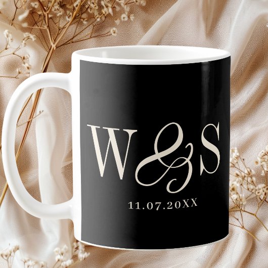 エレガントな黒のイニシャル ウェディングペア コーヒーマグカップ