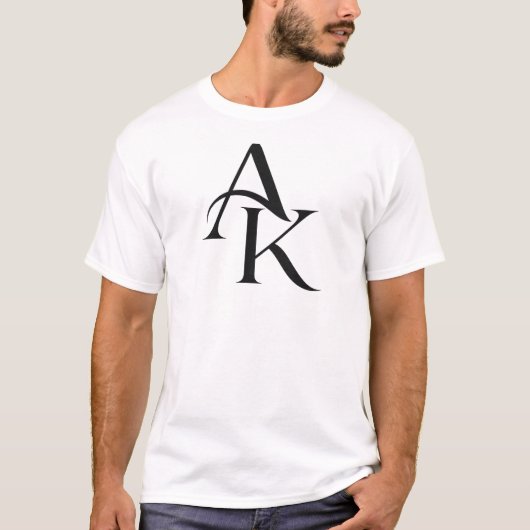 エレガントな黒のモノグラム AKイニシャルTシャツ Tシャツ (正面)