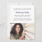 エレガントな2枚の写真が入ったネイビーブルーの卒業発表カード 招待状 (裏面)