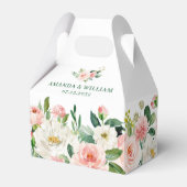 エレガントな ブッシュピンクの花とグリーン ウェディング フェイバーボックス (正面サイド)