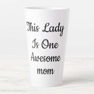 エレガントな「One Awesome Mom」スクリプト コーヒー カフェラテマグ
