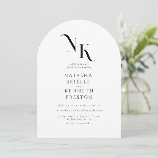 エレガントなNAMESホワイトウェディングモダンカリグラフィー 招待状 (スタンド正面)