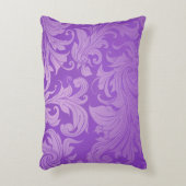 、エレガントのヴィンテージ、花柄、美しいダマスク織紫色 アクセントクッション (正面(垂直))