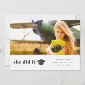 エレガントはっきりしたタイポグラフィ卒業用キャップ写真 案内状 (正面)