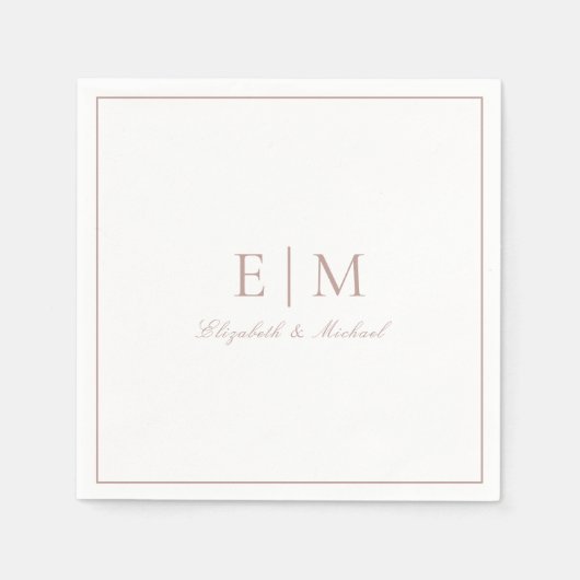 エレガントほこりっぽいバラクラシックスクリプトモノグラム結婚ズ スタンダードカクテルナプキン (正面)