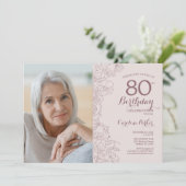 エレガントほこりっぽいピンクフローラ写真80誕生日 招待状 (スタンド正面)