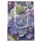 エレガントほこりっぽい紫の青い水色アジサイ ミディアムペーパーバッグ (裏面)