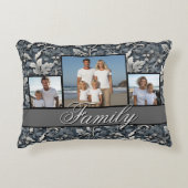 エレガントほこりっぽい青い銀の白い灰色フローラ アクセントクッション (正面)