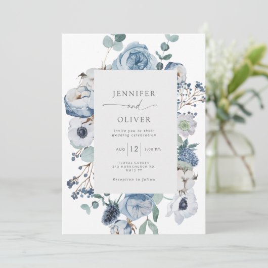 エレガントほこりっぽい青フローラフレーム結婚式招待状 招待状 (スタンド正面)