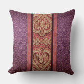 エレガントアンティークインスパイアパープルとレッドのダマスク クッション (正面)