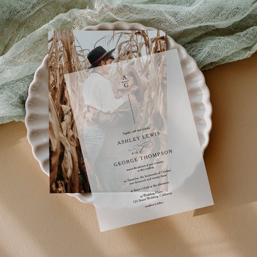 エレガントイニシャルブラックモダンシック結婚ズ ベラム紙招待状