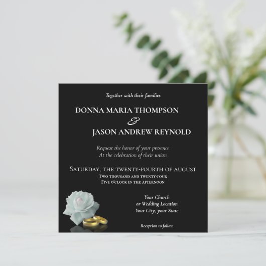 エレガントウェディングホワイトローズ金ゴールドリングや輪ブラック 招待状 (スタンド正面)
