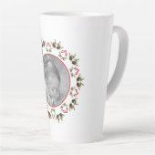 エレガントクリスマス・ピネコーングリーンリーの休日の写真 カフェラテマグ (右アングル)