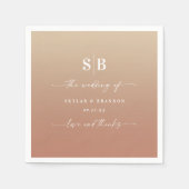 エレガントグラデーション土・金ゴールドモノグラムの結婚ズ スタンダードカクテルナプキン (正面)