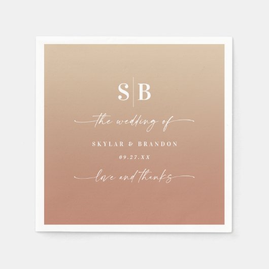 エレガントグラデーション土・金ゴールドモノグラムの結婚ズ スタンダードカクテルナプキン (正面)