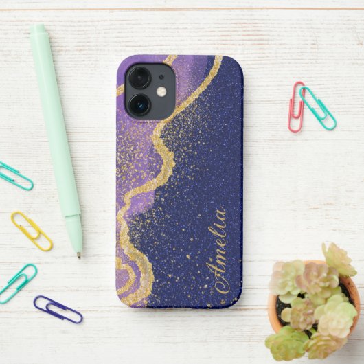 エレガントグリッターモノグラムの名 iPhoneケース (デスク上)