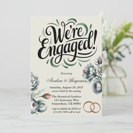 エレガントグリーンとグレーのブーケ私たちは婚約した 招待状 (スタンド正面)