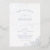 エレガントシルバーレース&ダスティブルー結婚オンホワイト 箔招待状 (正面)