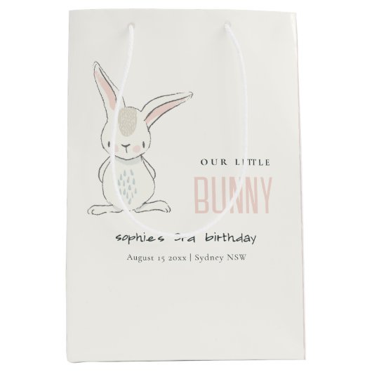 エレガントシンプルキュート赤面ピンクバニー子供の誕生日 ミディアムペーパーバッグ (正面)