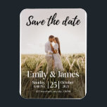 エレガントシンプルモダン写真の結婚式 マグネット<br><div class="desc">私たちのシンプル写真のエレガント結婚式を紹介するデジモダンタル製品を保存！この美しくデザインされたデートの招待を除いて、カップルの感謝とミニマルスタイルに最適コンテンポラリーである。私たちシンプルのエレガント写真のウェディング日を保存し保て、デザインをクリーン。今すぐ注文し、エレガンスのtouchであなたの特別な日のトーンを設定モダン!</div>
