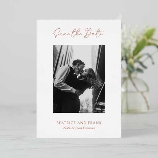 エレガントシンプルモダン結婚式の日付の保存 箔招待状 (立ち正面)