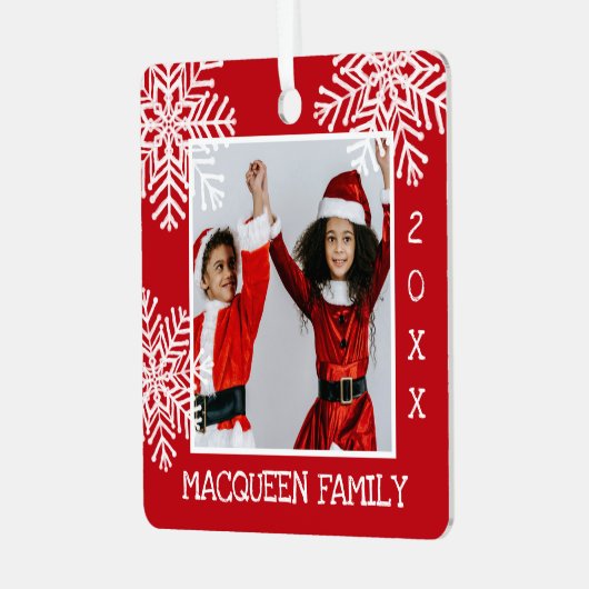 エレガントシンプル赤ホワイトスノーフレーク写真クリスマス メタルオーナメント (正面左)